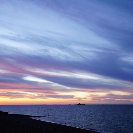 Two Bedroom Private Cottage With Private Parking Just By The Sea Herne Bay Exterior foto