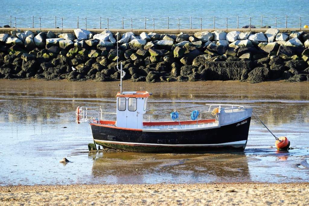 Two Bedroom Private Cottage With Private Parking Just By The Sea Herne Bay Exterior foto